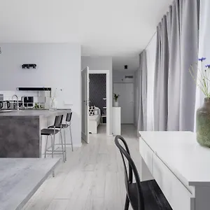 One Bedroom With A Balcony - Dietla 109 Street Apartament